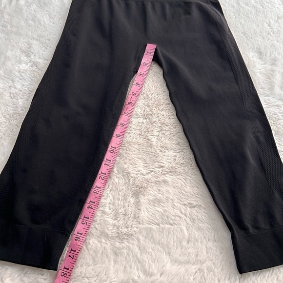 Champion black capris leggings size medium - Picture 7 of 8